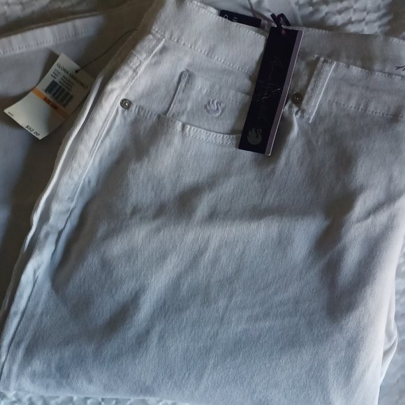 GLORIA  VANDERBILT  CAPRI SHORTS - Picture 3 of 6